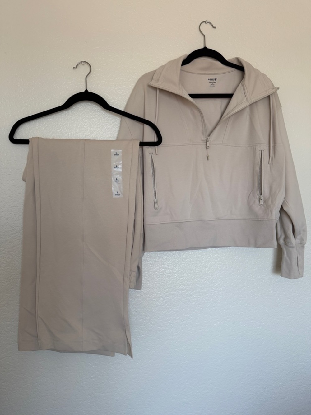 SET: Half-zip sweatshirt and High-Waisted Dynamic Fleece Wide-Leg Pants